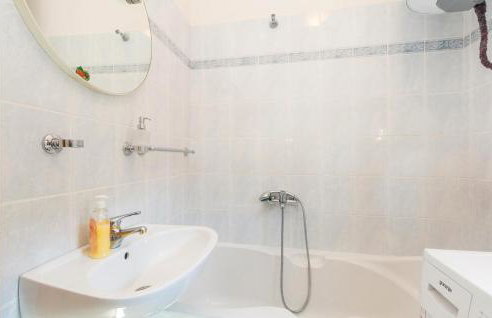 Beautiful Home In Lukovo Sugarje - Foto 39