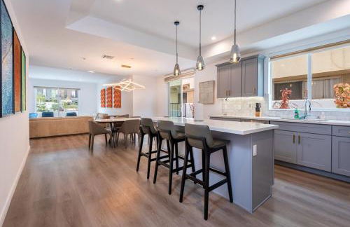 Stunning 3-BR Residence with Free Parking & Patio - Foto 3