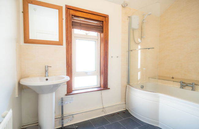 Windsor Apartment with Parking - Foto 13