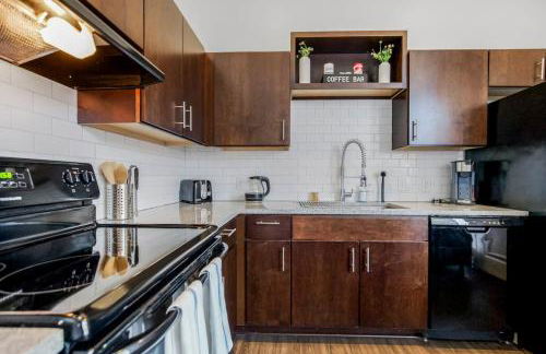 Classy 2BR-Parking, Rooftop,Near Arrowhd & TMobile - Photo 54