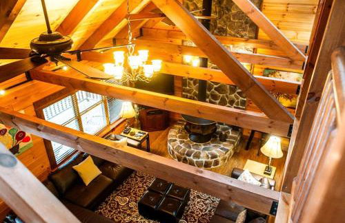 Charming Log Cabin Rental for a Group Getaway in Shenandoah, Virginia - Photo 13