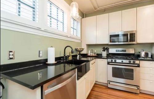 Historic Row Home 1 Block from Gate 1 at USNA - Foto 13