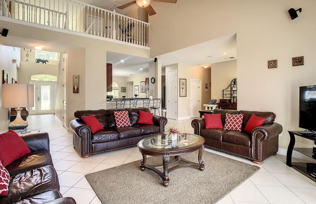 Fantastic 7 Bed 6 Bath in Prestigious Gated Comm - Foto 15