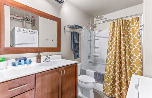 Downtown Ann Arbor 2 King Bed Balcony Apartment - Foto 14