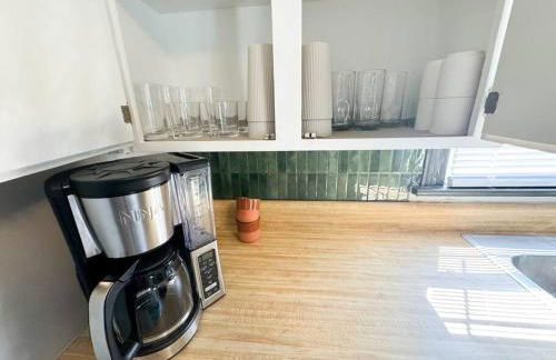 King Bed with Bunkbed Room - Gallatin Stays - Foto 6