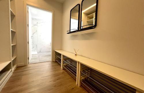 Premium Penthouse Seasonal Rental - Photo 14