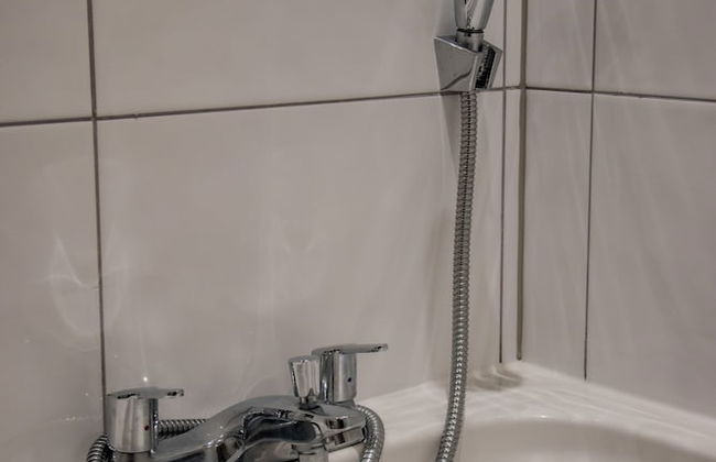 BV Lush Apartment At Conditioning House Bradford - Photo 23