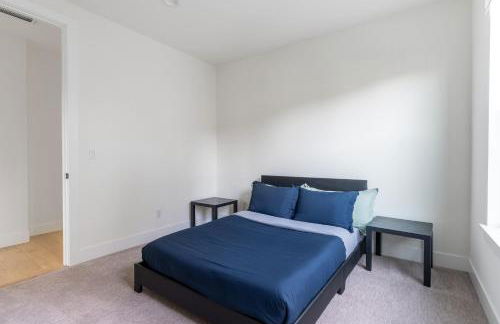 Elegant 3-Story House with Private Backyard in WA - Photo 24