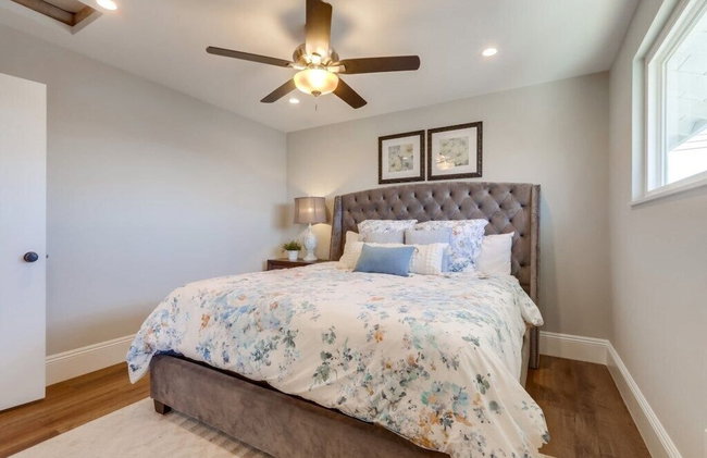 Gorgeous Upgraded 5 Bedroom & 3 Bath Home with pool - Foto 29