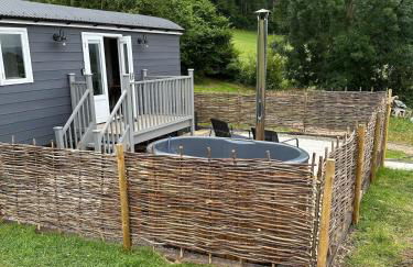 Cosy Hut Immersed in Nature with Private Hot Tub - Foto 1