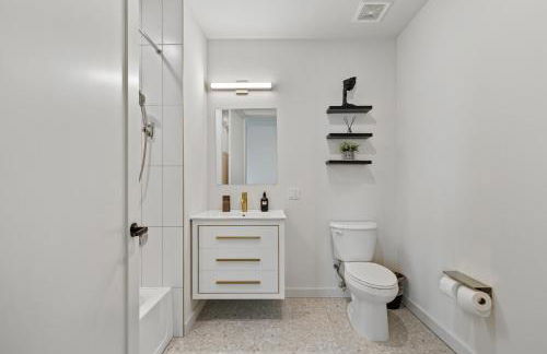 Upscale Views 2br Free Parkn, Walk 2 Train, 2bath - Foto 12