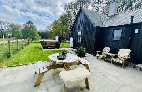 2 bed lodge with private hot tub in Aviemore - Foto 1