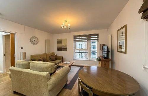 Holyrood Apartment with parking & lift access - Photo 3
