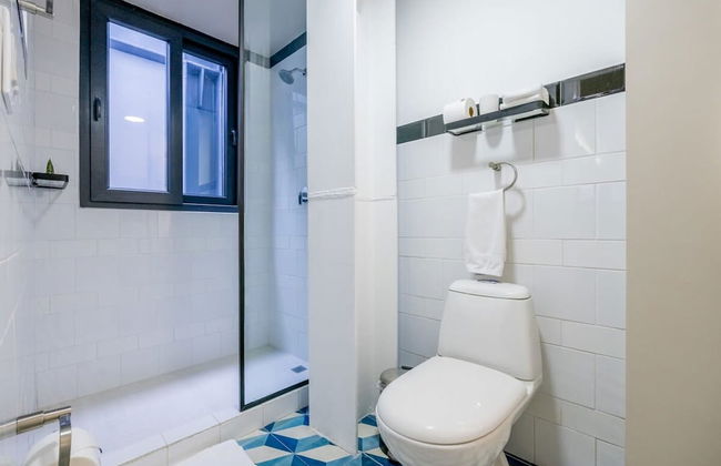 w Monochrome Loft in Santa Ana - Photo 23