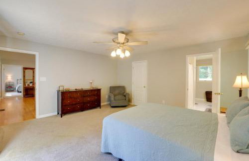 Smith Mountain Lake Home with Private Hot Tub and Dock - Foto 10