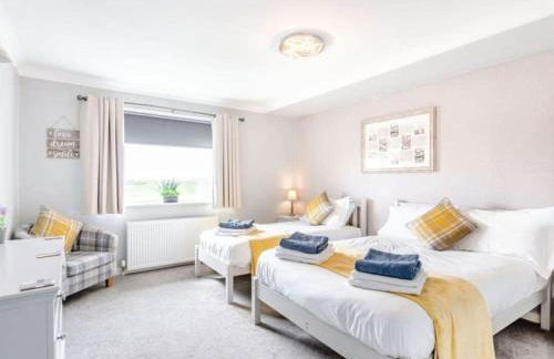 Tigh Na Mhor , Hot Tub , Games Room , 5 Bedroom ,Sleeps 13 , Large Villa - Photo 42