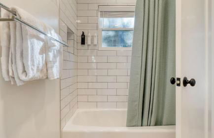 West Shore Lake House by Avantstay Ski Cabin w/ Backyard Sledding Hill! - Foto 44