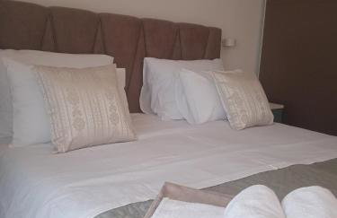 Jolie Ann Marie apartment - Photo 22