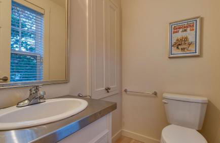 Beachside Retreat w Hot Tub Balcony Dining Blue-Ceiling Charm Sea Cured by AvantStay - Photo 22