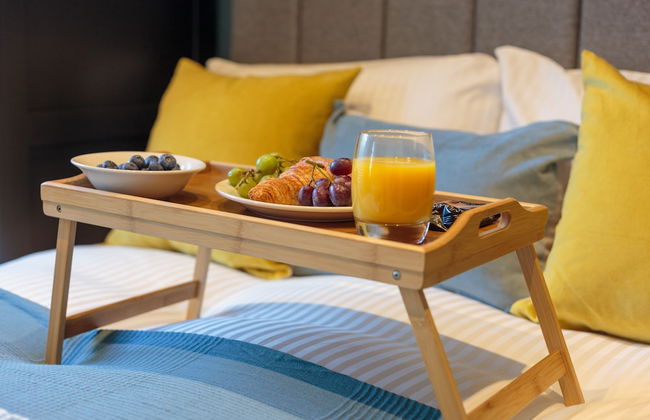 Lovely Apartment Beneath Edinburgh Castle - Photo 10