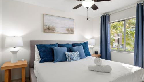 Pool - Free Parking - 2BD 1 Block from the Water - Photo 2