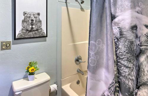 1 Mi to Lake Lure! Couples Retreat with Resort Perks - Foto 18