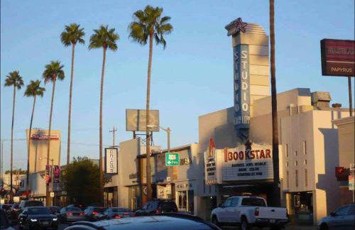 Studio City Chic Large Contemporary Condo - Foto 17