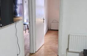 Spacious 2B Apt Zone 2 sleeps 4 F5 - Photo 11