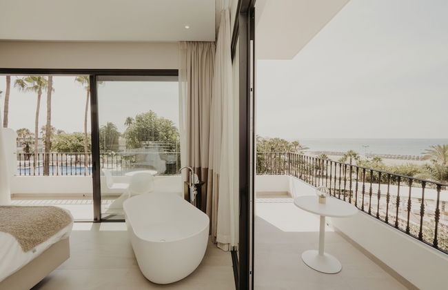 Comfy Studios Hotel - Photo 65