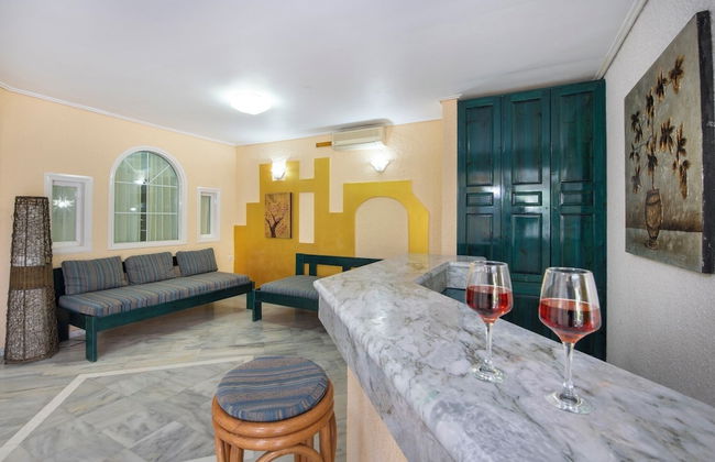 Hotel Castle Suites - Photo 35