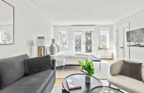 Luxe Studio with Charming Juliet Balcony - Foto 8