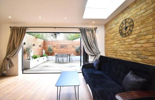 Stunning 2 bed apartment - Photo 4