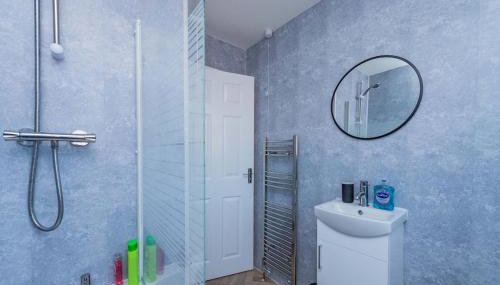 Newport - Sleeps 8 - Private Parking - Foto 3