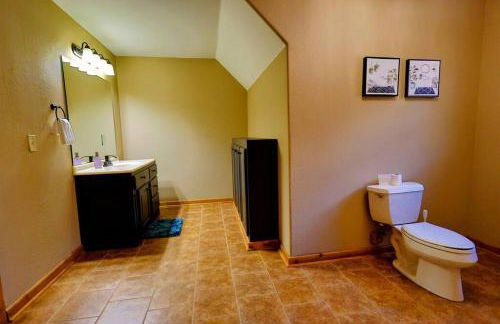 Luxury Cabin with Heated Pool, Hot-Tub & Deluxe Outdoors - Photo 41