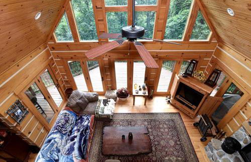 Stunning Mountain Cabin with Hot Tub and Game Room Near Asheville in Old Fort, NC - Foto 21