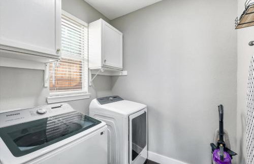 5BD 2BA Vacation Retreat w Pool Hot Tub & BBQ - Foto 38