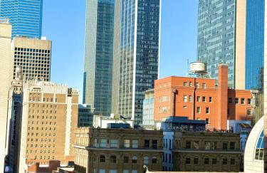 Downtown Dallas High Rise with Free Parking, Gym, Pool, City Views - Foto 15