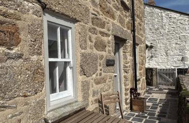 New renovated beach front cottage - Photo 14