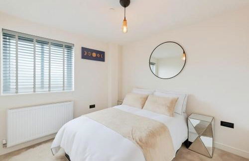 Modern 2 bedroom home with abundant natural light - Photo 5