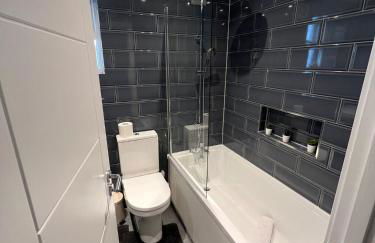 Aisiki Apartments at Stanhope Road, North Finchley, Airconditioned Multiple 2 or 3-Bedroom, Pet Friendly Duplex Flats, King or Twin Beds with Free WiFi - Foto 15