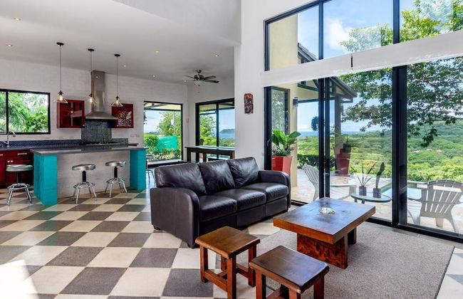 Nostalgic Retro Home on Luxurious Lot with a Private Infinity Pool and Ocean Views - Photo 11