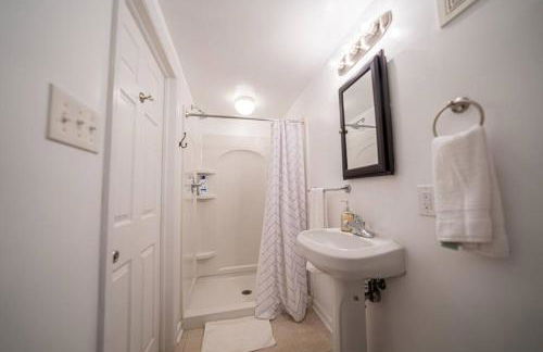 2Units 4BR 3BA Cape Cod Designer House - Foto 45