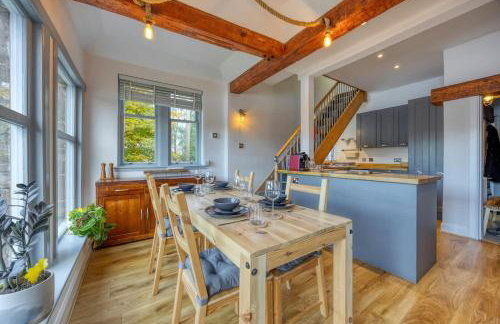 Cosy Lodge Getaway with Private Beach & Fireplace - Foto 8