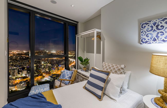 Hamptons Retreat on Level 77 Skytower - Photo 3