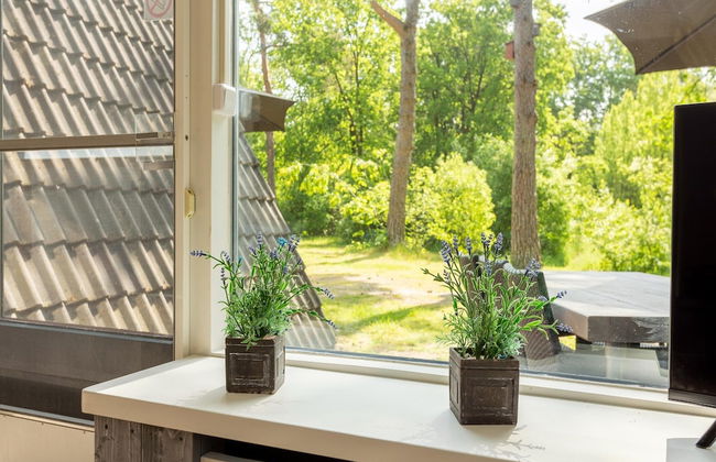 Family Bungalow by the Fen - Photo 22