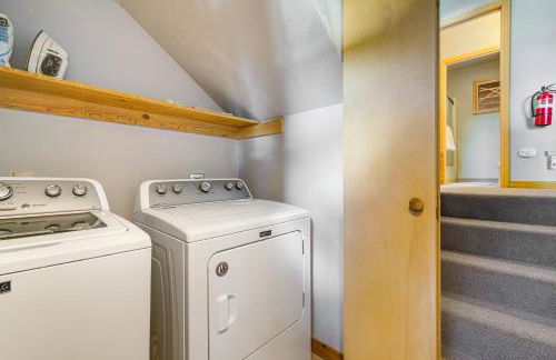 Close to Ski Slopes Tahoe Ski Chalet with Fireplace - Foto 23