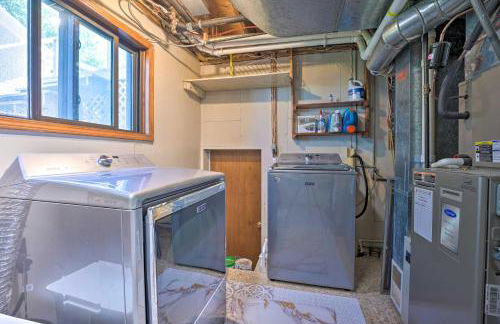 Modern Lake Michigan Home with 3 Lakefront Decks! - Foto 19