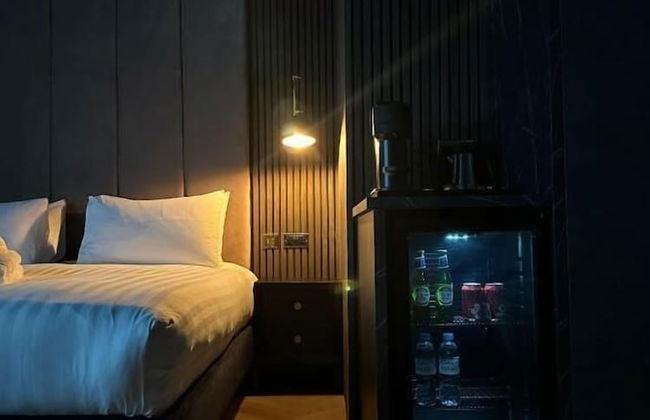 Secret Suites Lancaster - Photo 8