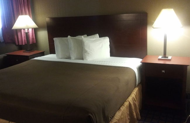 Silver Spur Vintage Inn & Suites - Photo 23