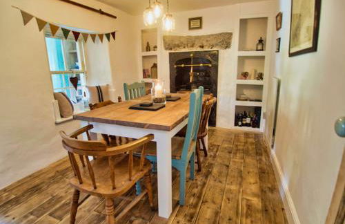 Knocker Cottage is a 3 bedroom made up of 1 double bedroom and 2 small double bedrooms in small village 10 min to beaches - Foto 36